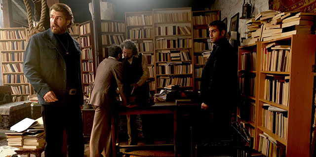 Bir Zamanlar Çukurova... FİKRET VE ÇETİN SAVAŞIN ORTASINDA KALIYOR!