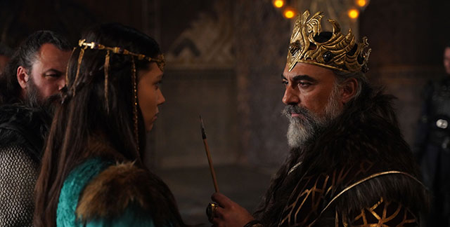 Destan... AKKIZ BATUGA İLE YAKINLAŞIYOR!