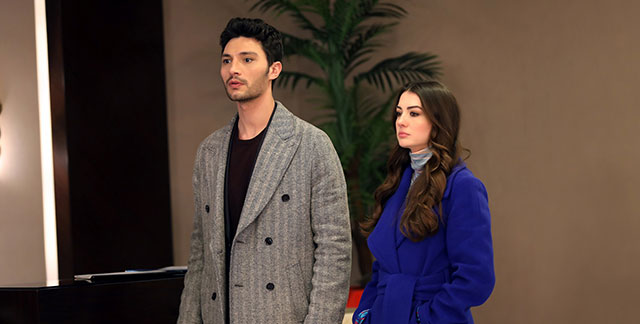 Aşk Mantık İntikam... OZAN ESRA'NIN EVE DÖNMESİNİ SAĞLAR!