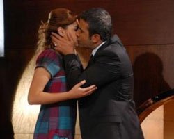 Emrah... ÖPÜŞÜRKEN ZORLANMIŞ!