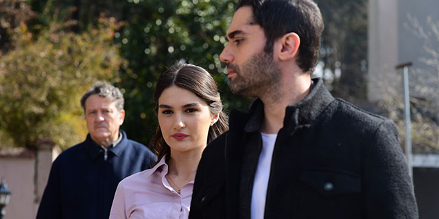 Adı Sevgi... ELİF VE EMİR, ZEYNEP’İ KURTARMAYA ÇALIŞIR!