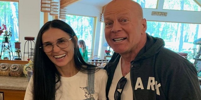 Demi Moore'dan Bruce Willis'e... 'KARMA AİLEMİZ İÇİN TEŞEKKÜRLER!'