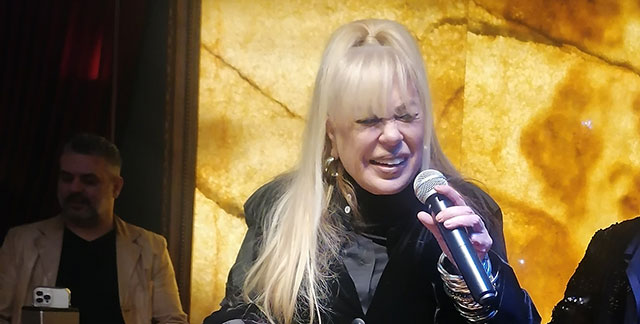 Zerrin Özer... UZUN ARADAN SONRA GECE GEZMESİNDE!