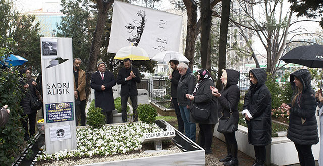 Sadri Alışık... DOĞUM GÜNÜNDE MEZARI BAŞINDA ANILDI!