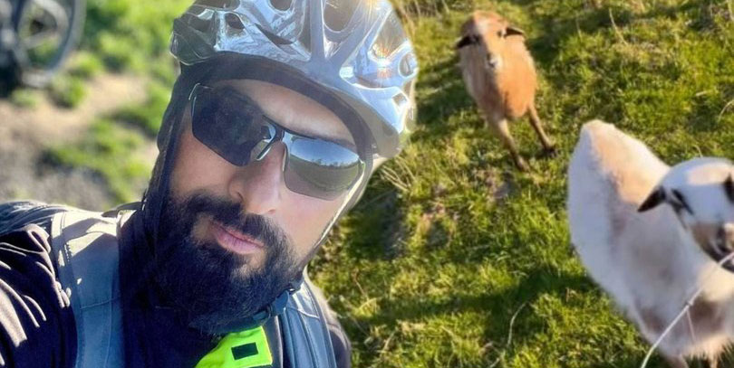 Tarkan... KEÇİLERLE PAZAR SOHBETİ!