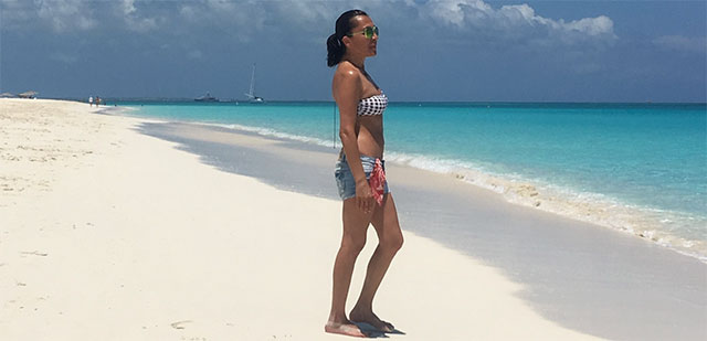 Asuman Dabak... SEZONU BAHAMALAR’DA AÇTI!