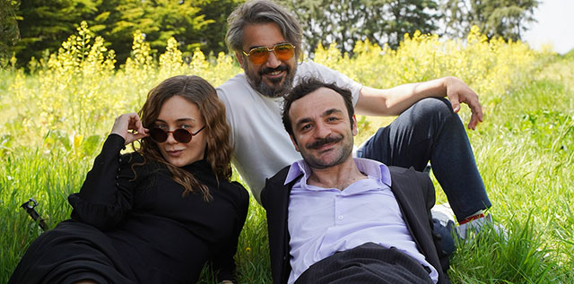 Damla Sönmez... DİZİYE VEDA ETTİ HATIRA FOTOĞRAFI ÇEKTİRDİ!