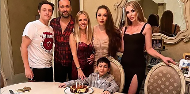 Petek Dinçöz… OĞLUNUN OKULA BAŞLAMASINI PASTAYLA KUTLADI!