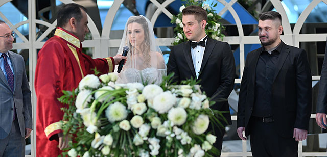 ‘Onur Can Kadıoğlu - Esma Nur Hantumanlı... MUHTEŞEM DÜĞÜNDE EBRU GÜNDEŞ RÜZGARI!