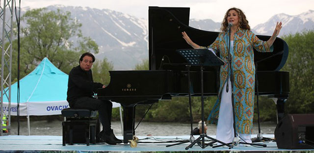 Fazıl Say - Serenad Bağcan... MUNZUR'UN KIYISINDA 10 BİN KİŞİLİK KONSER!