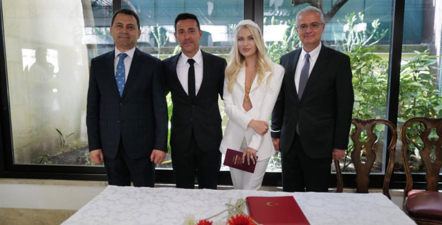 Mustafa Sandal - Melis Sütşurup... İTALAY'DA EVLENDİLER!