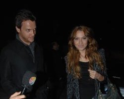 Sinan Akçıl'dan Hadise'ye yeni yıl hediyesi...  SLOW ŞARKI YAZDI!