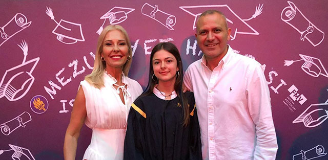 Hülya Seloni... KIZININ MEZUNİYET GURURU!