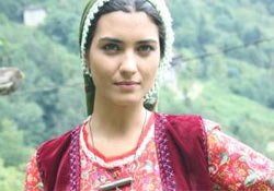Tuba Büyüküstün... TÜRKÜ ALBÜMÜ YAPACAK!