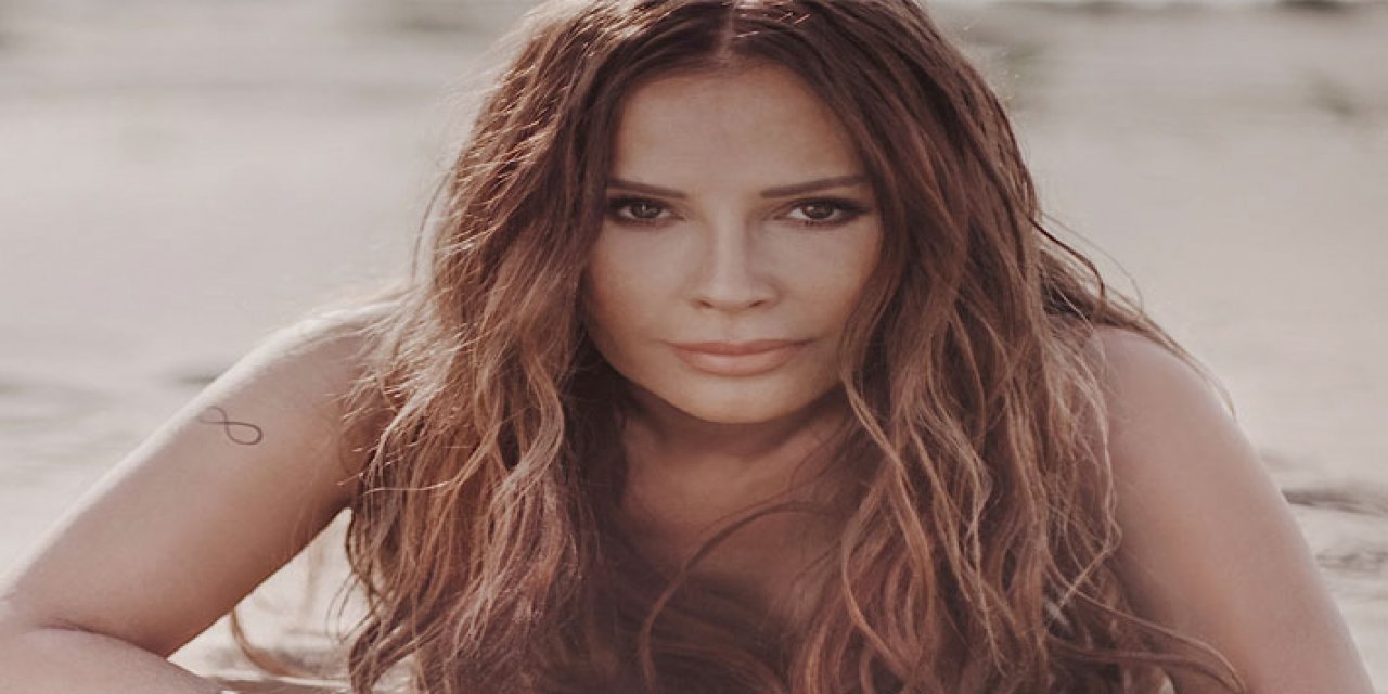 Asya... 'BİZİM HİKAYEMİZ' İLE YAZA SELAM!