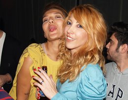 Hande Yener-Demet Akalın... DÜŞMANLIKLARINA MI İNANALIM DOSTLUKLARINA MI ?..