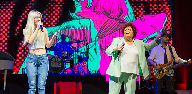 Selda Bağcan... GECENİN SÜRPRİZ İSMİ ALEYNA TİLKİ!