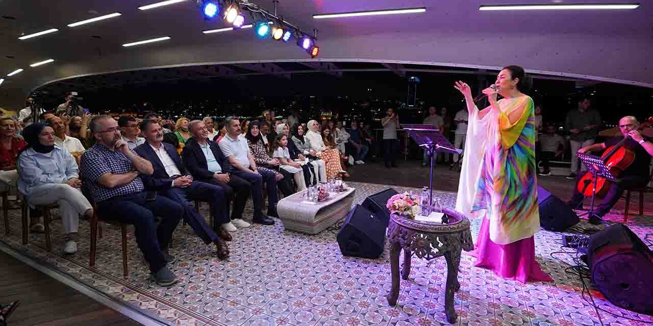 Melihat Gülses... ÜSKÜDAR VALİDE SULTAN GEMİSİ’NDE!
