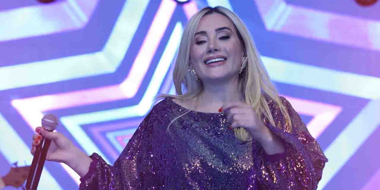 Ayla Çelik... MEMLEKETİ ARDAHAN'DA DİNLEYİCİLERİNİ MEST ETTİ!