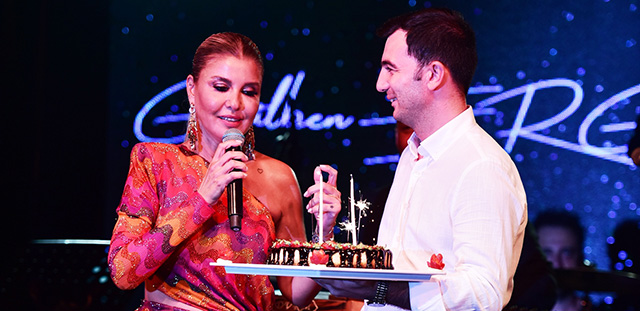 Gülben Ergen... DOĞUM GÜNÜNÜ SAHNEDE KUTLADI!
