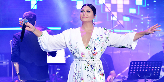 Sibel Can... ÇOCUKLARIYLA ERKEN DOĞUM GÜNÜ KUTLAMASI!