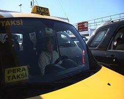 "Hey Taksi"... ŞÖFOR NEBAHAT YOLLARDA!