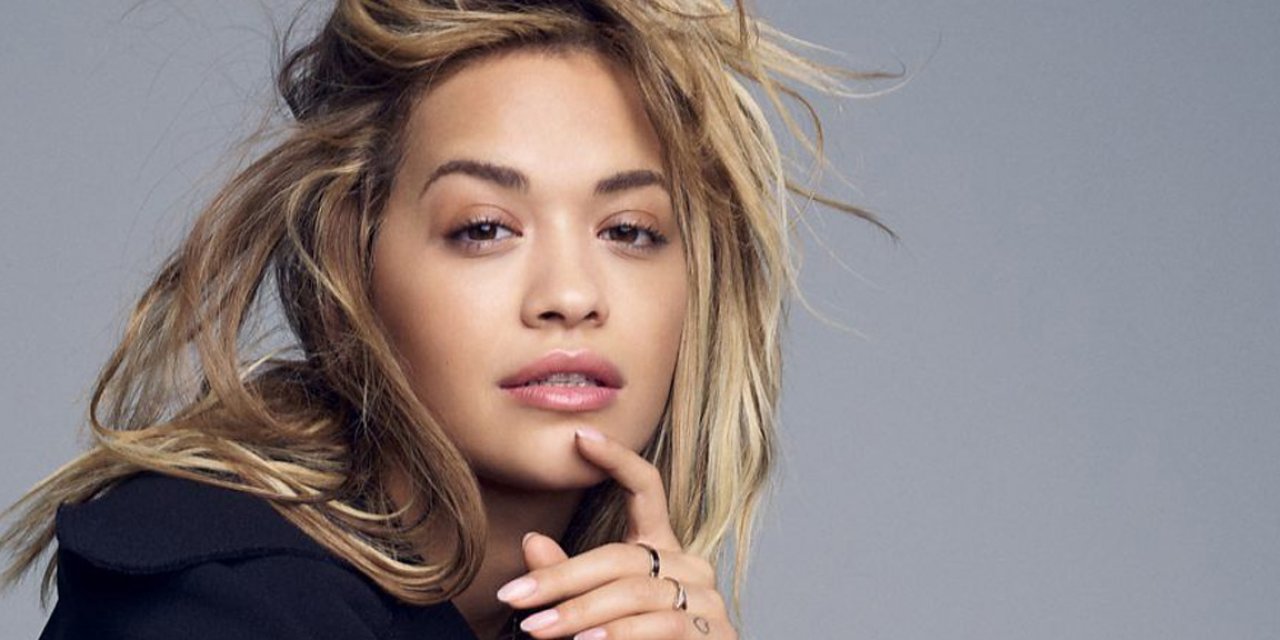 Rita Ora... KÜVETTE ÇIPLAK POZ ÇOK BEĞENİLDİ!