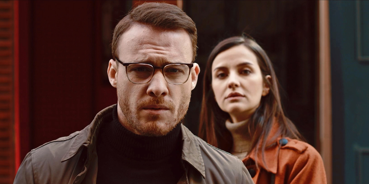 “Eflâtun”… İREM HELVACIOĞLU VE KEREM BÜRSİN’İN ROL ALDIĞI FİLM BOĞAZİÇİ FİLM FESTİVALİ’NDE!