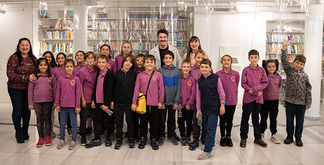 Kubilay Aka... İSTANBUL BİENALİ'NDE ÇOCUKLARLA BULUŞTU!