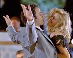 Burcu Esmersoy... ON PARMAĞINDA ON MARİFET!