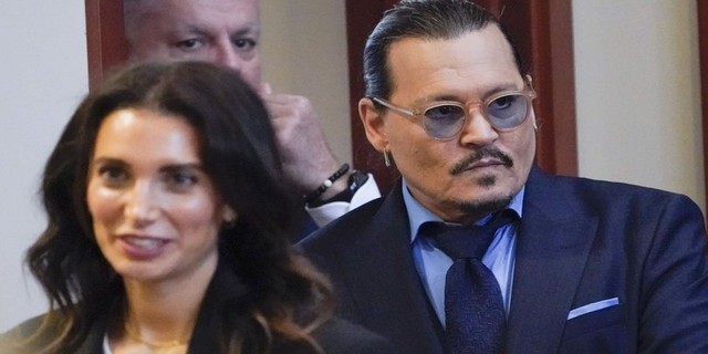 Johnny Depp... AVUKAT SEVGİLİSİNDEN AYRILDI MI?