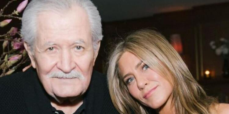 Jennifer Aniston... BABASINI KAYBETTİ!