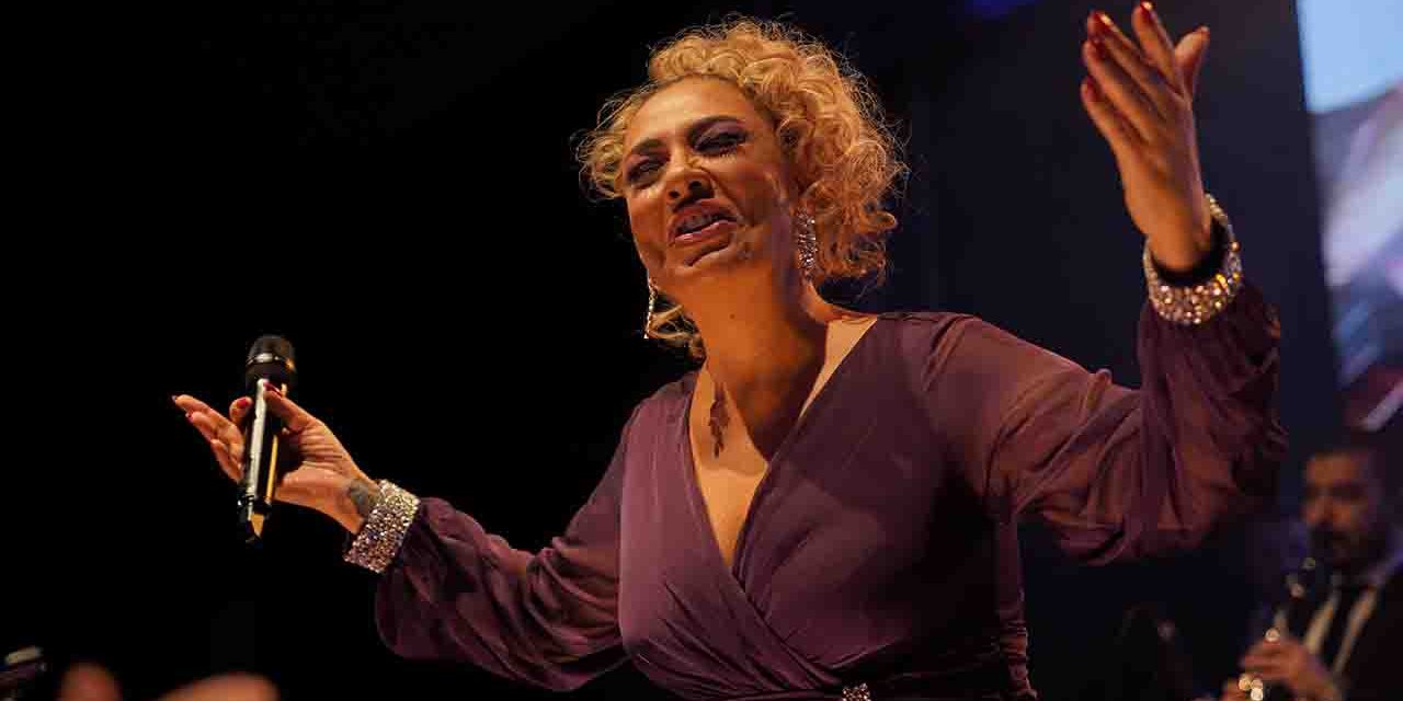 Işın Karaca...3 GÜN 3 GECE ÖĞRETMENLER GÜNÜNÜ KUTLADI!
