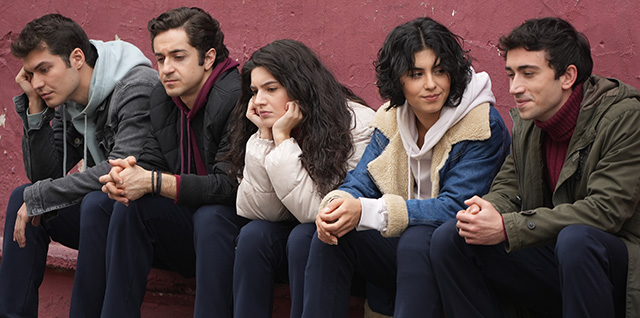 Gelsin Hayat Bildiği Gibi... SADİ, SONGÜL’DEKİ DEĞİŞİMİN NEDENİNİ ÇÖZMEYE ÇALIŞIYOR!