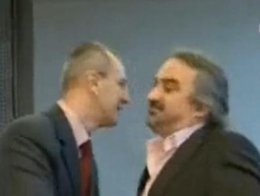 Volkan Konak müzik şirketinden 10.yıl plaketi aldı... "YAYLADA YUMURTLUYORUM !"