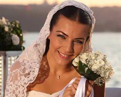 Burcu Kara... GELİNLİK ÇOK YAKIŞTI!