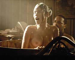 "Yahşi Batı"... KÜVETTEKİ ÇIPLAK KADIN KİM?