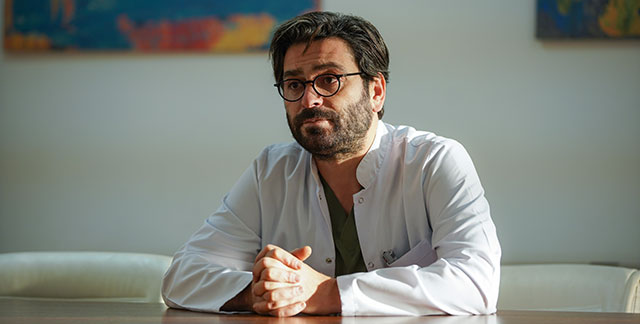 Kasaba Doktoru... HAKAN ELİNİN DURUMUNU SAKLAYABİLECEK Mİ?