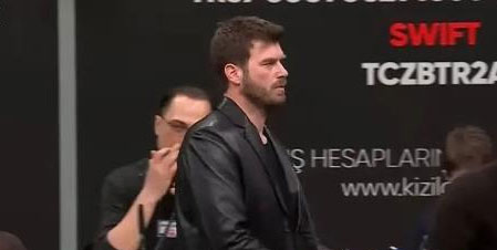 Kıvanç Tatlıtuğ... STÜDYODA OTURACAK YER BULAMAYINCA!...