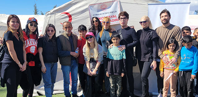 Medyada ilk Haber... ÜNLÜLERİN DEPREM BÖLGESİNE MORAL ZİYARETLERİ HIZ KESMİYOR!