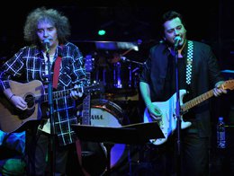 "YENİ TÜRKÜ"YE ESKİ POPÇU !..