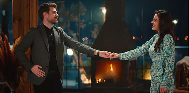 Üç Kız Kardeş... TÜRKAN'DAN ROMANTİK ŞARKI!