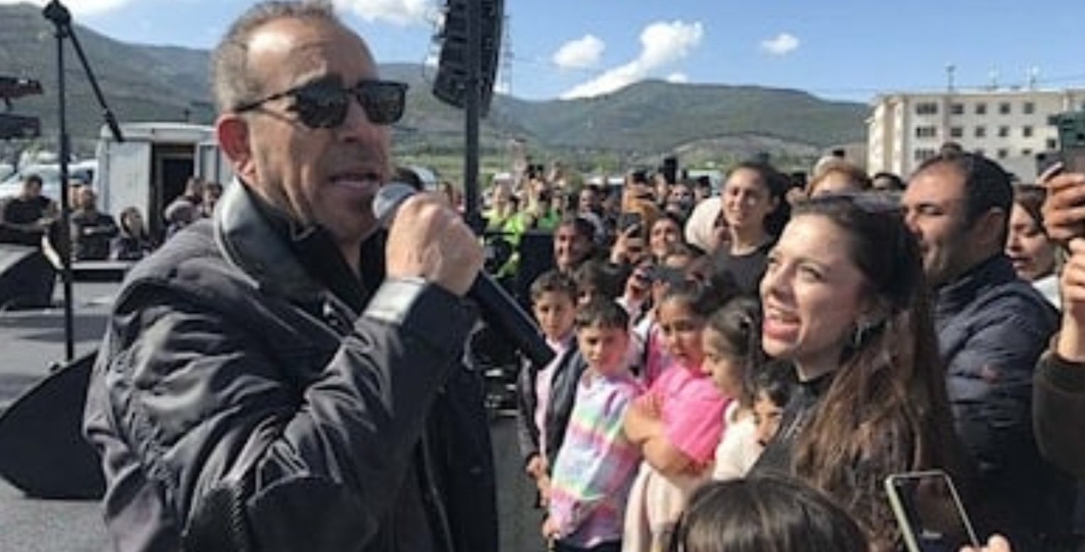 Haluk Levent... BAYRAMIN İLK KONSERİ DEPREMZEDELERE!