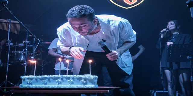 Oğuzhan Koç... DOĞUM GÜNÜNÜ SAHNEDE KUTLADI!..