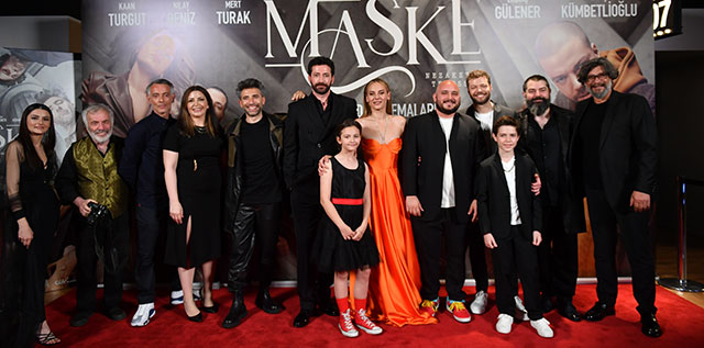 Maske... KEYİFLİ GALA!