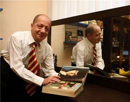 Hulusi Tunca... YENİ KİTABI `HULUSİ TUNCA İLE YETMİŞLER`!