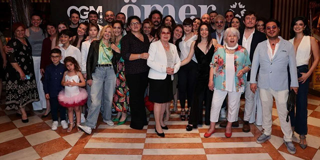 Ömer... SEZON FİNALİNİ GÖRKEMLİ BİR DAVETLE KUTLADI!