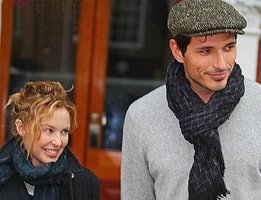 Kylie Minogue?ZÜRAFA GİBİ SEVGİLİ BULDU!...