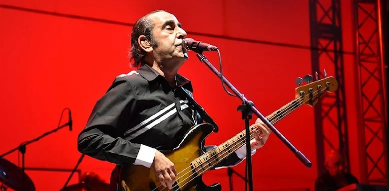 Özkan Uğur... SİYASET, İŞ VE SANAT DÜNYASINDAN BAŞSAĞLIĞI MESAJLARI YAĞDI!