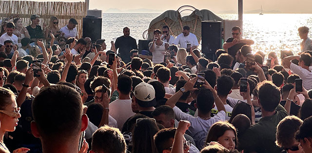 ÇAKAL HAYRANLARI İTZA BEACH'İ HINCA HINÇ DOLDURDU!